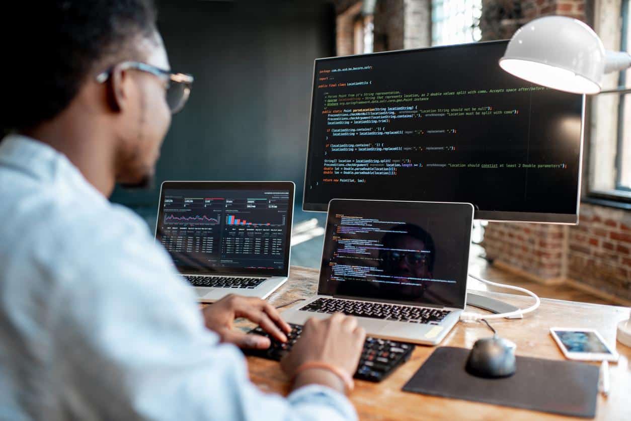 Featured image for “Should You Hire an Internal Augmented Reality (AR) Developer or Use an AR Subscription Service?”